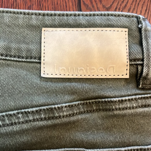 Desigual crop flare embroidered jeans - Picture 7 of 8